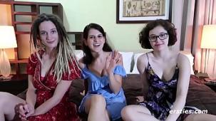 Trio de lesbianas amateur caliente