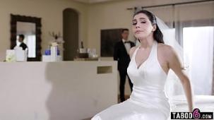 La novia italiana valentina nappi recibe un plug anal el dia de la boda