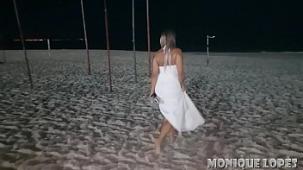 Copacabana pervertida monique lopes en el medio de la playa dando bucetinha y tomando fucking strange alexswingrj