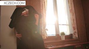 Porno loco con monjas catolicas al acecho