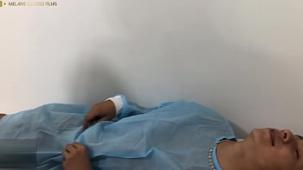 Doctora sexy se folla a su paciente con polla gigante culos grandes