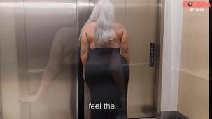 La abuela tiene sexo con un joven virgen en el ascensor y le hace una mamada a su gran polla 3d hentai