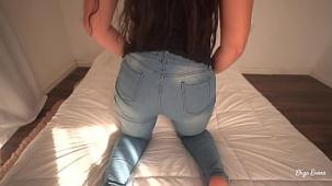 Esposa de mi amigo en pantalones de jeans pide que le de verga eliza evans