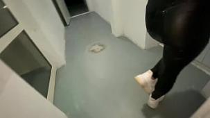Follar en el ascensor con un extrano me pone tan cachonda cock2squirt