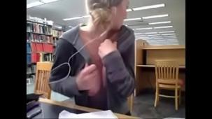 Se masturba en la biblioteca mira part2 en