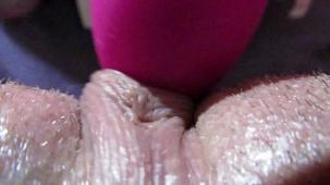 Extremo de cerca gran clitoris cono chorros orgasmo clitoris t masturbacion