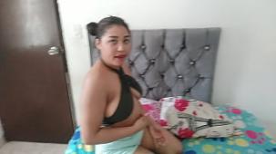 Morena venezolana de 27 de tetas grandes naturales sexy haciendo su segundo video porno