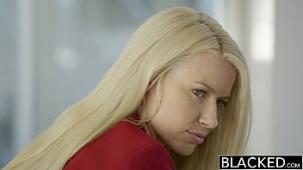 Blacked business blonde anikka albrite follada por el culo por una bbc