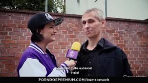 Bums besuch pornostar alemana de ebano sunny star follada por un novato de polla blanca