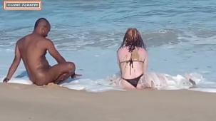 Tuvimos sexo con un desconocido en la playa y nos dejo a los dos jodidos