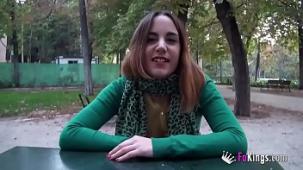 Jovencita española adicta al sadomasoquismo (BDSM)