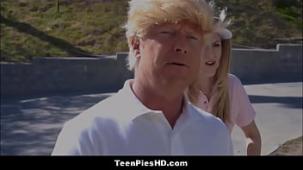 El presidente Trump se corre dentro del coñito de una jovencita
