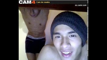 Me encontré con estos dos lindos chicos al buscar compañía por webcam
