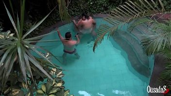 Sophia Wilf tener un buen sexo en la piscina brasileña