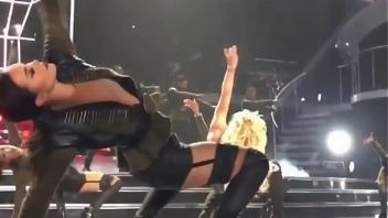 Britney spears nip slip