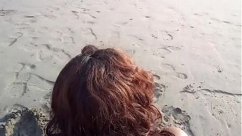 Chupando en la playa