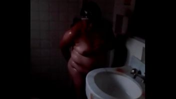 Maduras desnudas en la ducha