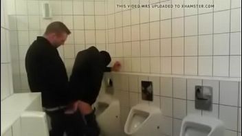 Sexo gay baños publicos