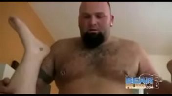 Joven gordo gay desnudó masturbado