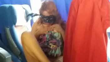 Mujeres folladas en el autobús