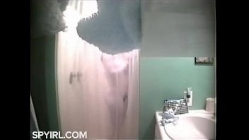 Camara escondida mujeres en la ducha
