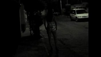 En la calle en la noche bu bj