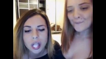Lesbianas sexo con mucha saliva
