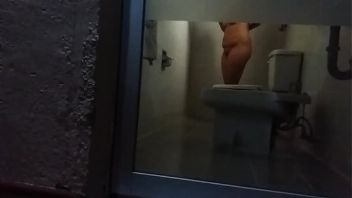 Porno mujer espia mientras se baña