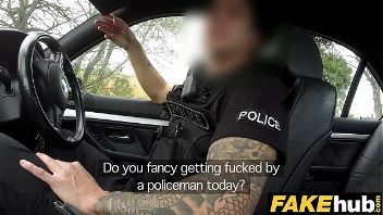 Policia. Haciendo porno